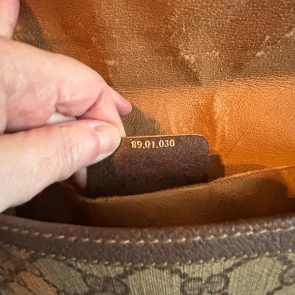 Authentic Vintage Gucci Sherry Line GG Supreme Clutch - Crossbody Chain Included - Picture 12 of 15